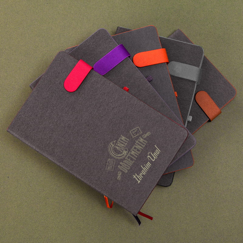 Öğretmen Arkadaşa Hediye İsim Yazılı Renkli Not Defteri