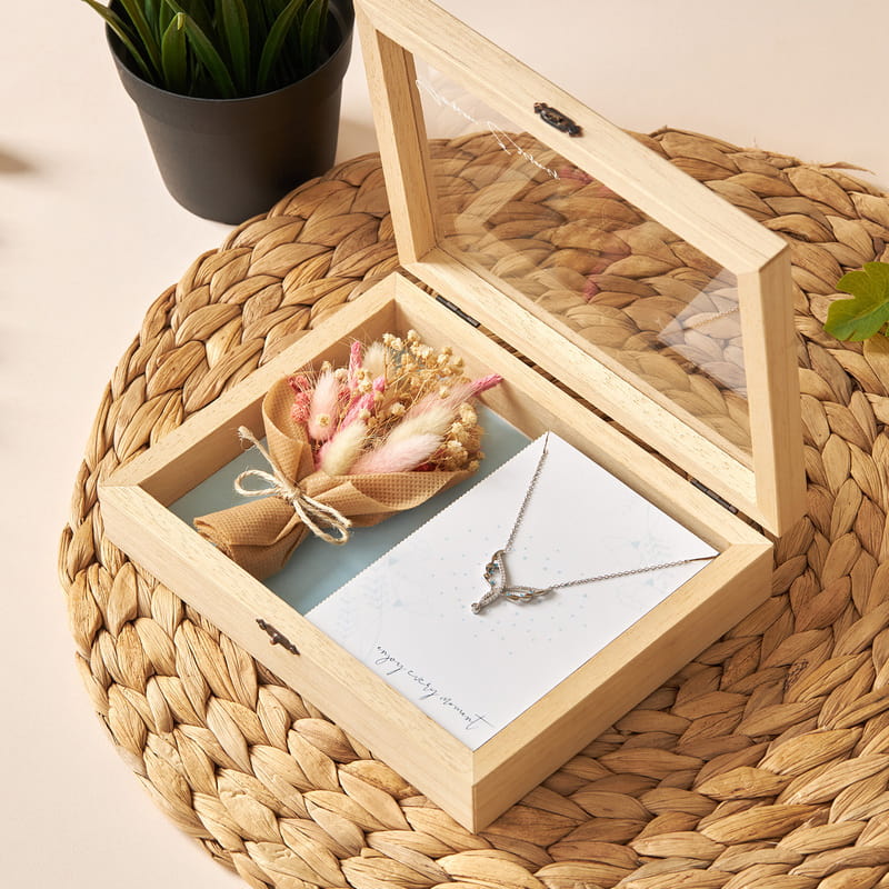 Sevgiliye Hediye Kolye ve Çiçek Buketli İsme Özel Hediye Kutusu