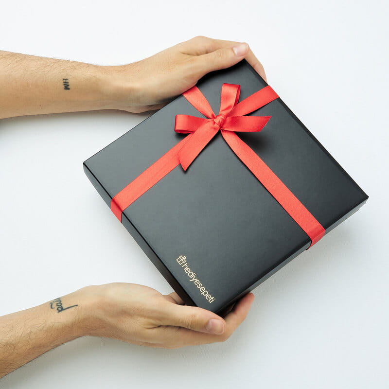 32 Sevgi Mesajlı Kutulu Çikolata