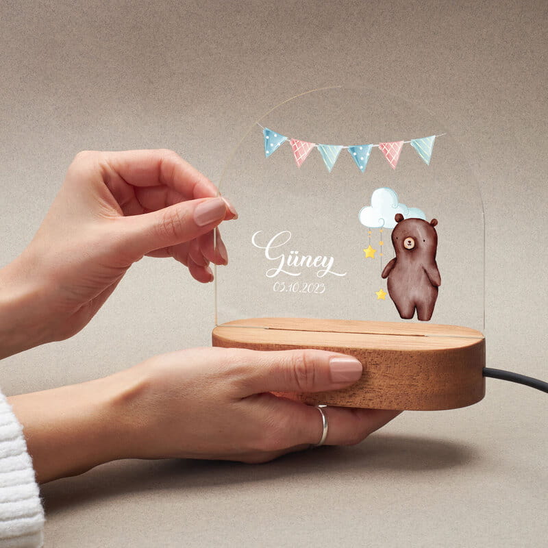 Ahşap Kaideli İsme Özel Bebek Gece Lambası