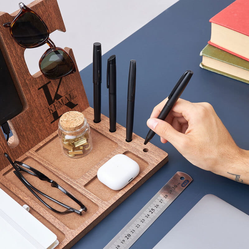 Baş Harf Monogram Tasarımlı Kişiye Özel Masaüstü Düzenleyici