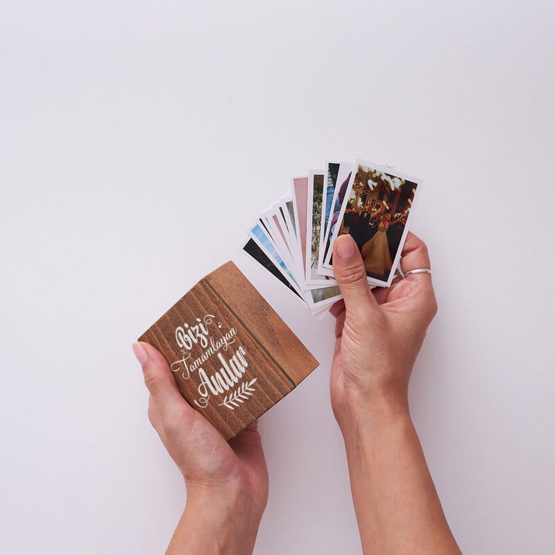 Bizi Tamamlayan Anılar Kapaklı Ahşap Fotoğraf Kutusu
