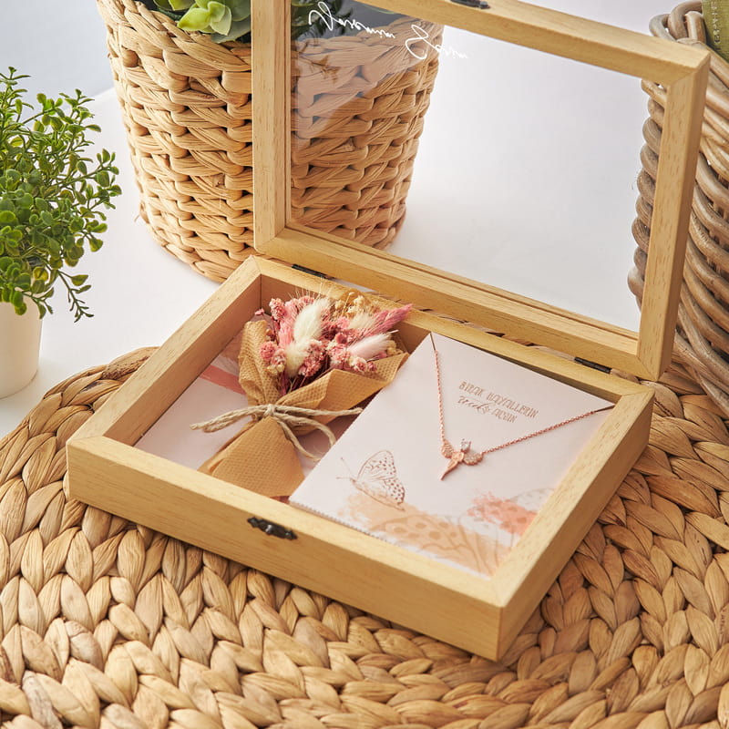 Çiçekli Buketli Melek Kolye İsme Özel Hediye Kutusu