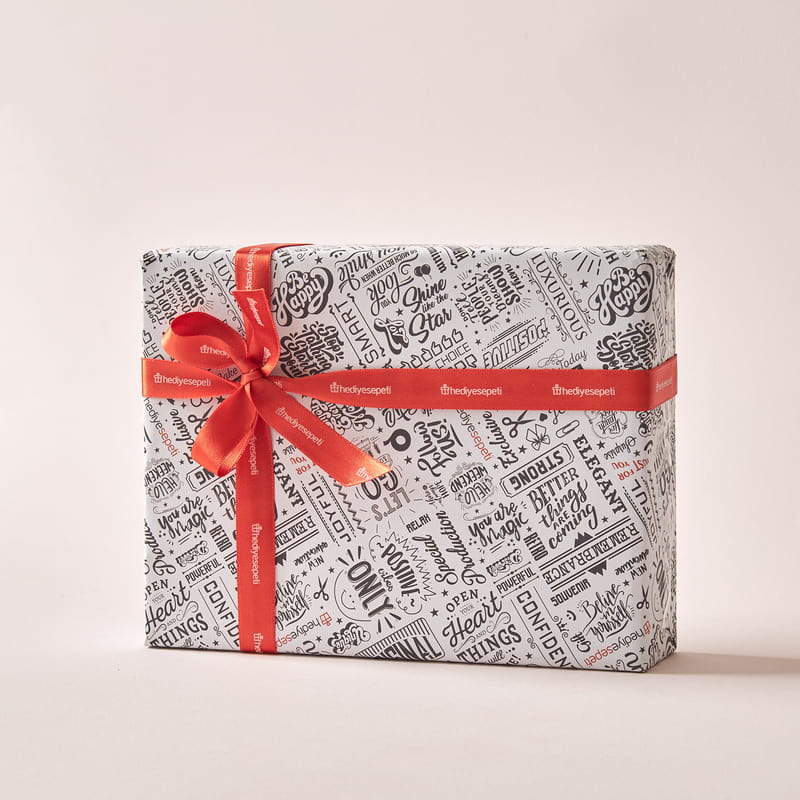 Çiçekli Buketli Melek Kolye İsme Özel Hediye Kutusu