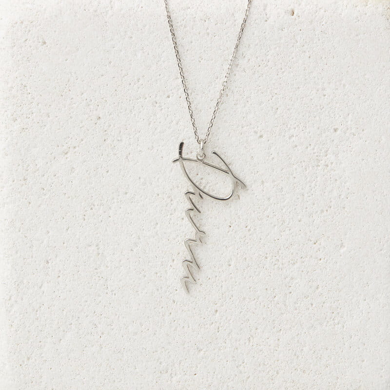 Dikey El Yazısı Tasarımlı İsme Özel Gümüş Kolye