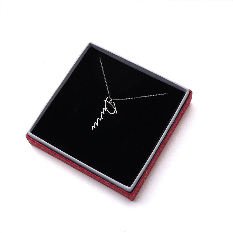 Dikey El Yazısı Tasarımlı İsme Özel Gümüş Kolye