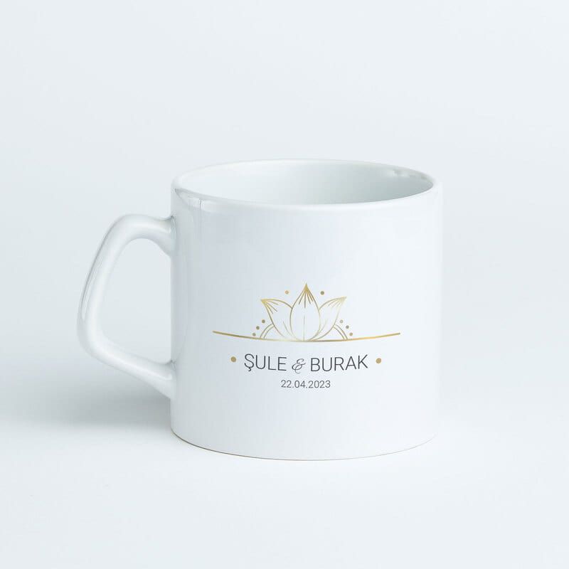 Floral Tasarımlı İsim Baskılı Özelleştirilebilir Kupa