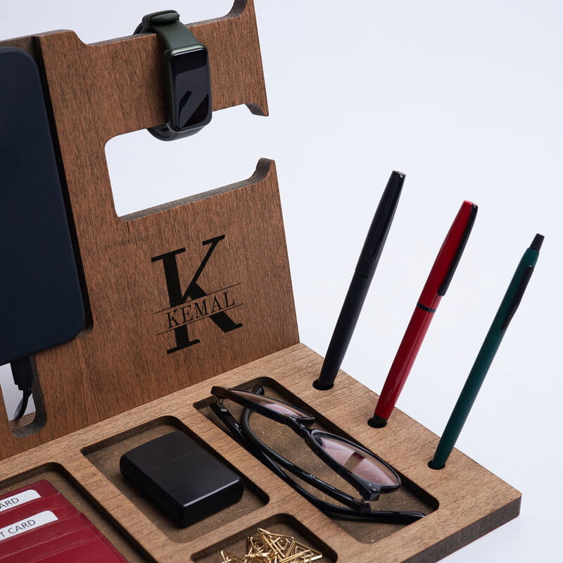 Monogram Harf Baskılı Özelleştirilebilir Masaüstü Düzenleyici