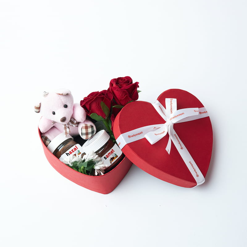 Sevgiliye Kalpli Hediye Kutusu - Kişiye Özel Gül ve Nutella Hediye Kutusu
