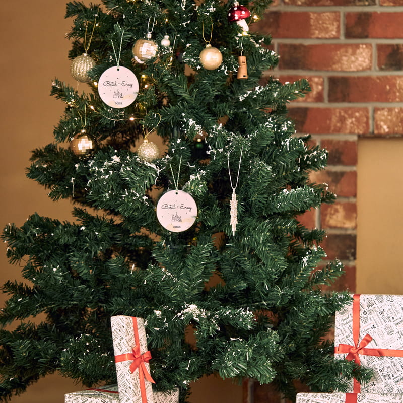 Sevgiliye Özel İsim Yazılı Akrilik Çam Ağacı Süsü