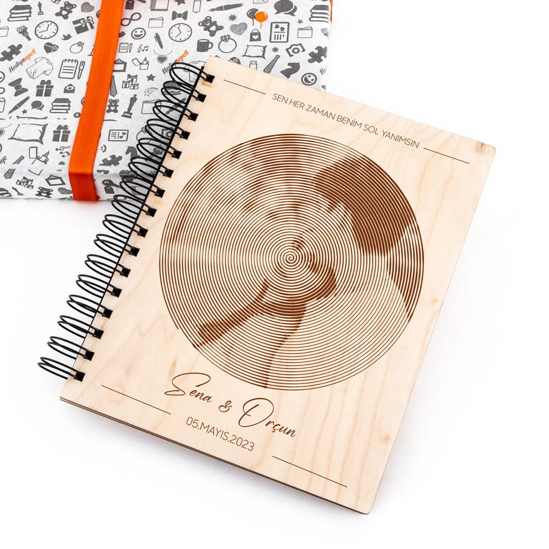 Spiral Fotoğraf Tasarımlı Ahşap Fotoğraf Albümü 18x22 cm