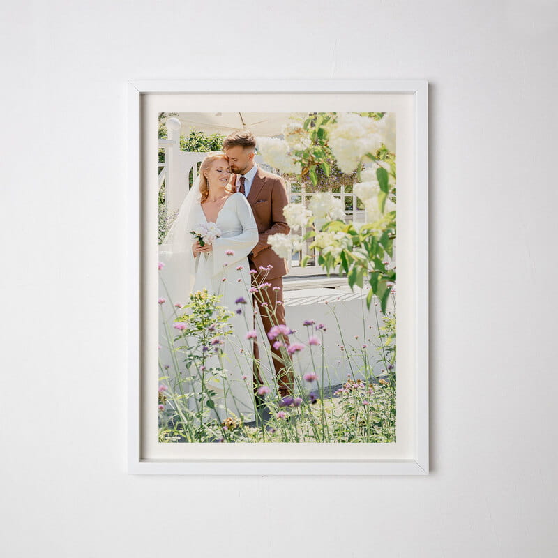 30x40 Paspartulu Beyaz Fotoğraf Çerçevesi - Kendinden Yapışkanlı