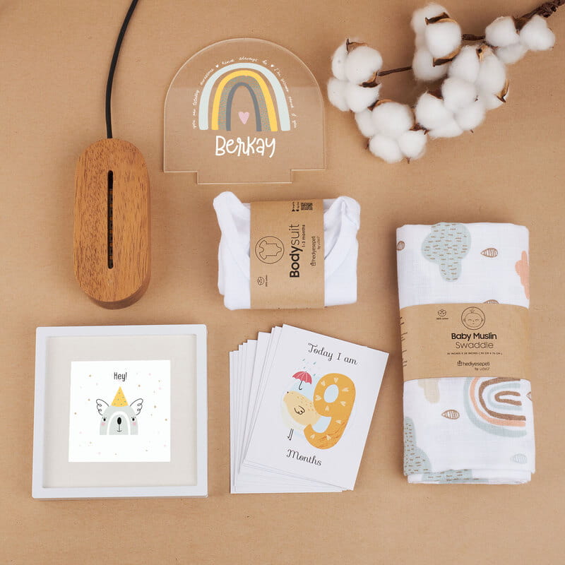 Çerçeve, Led Lamba, Zıbın, Müslin Bezi Konseptli Bebek Hediye Kutusu