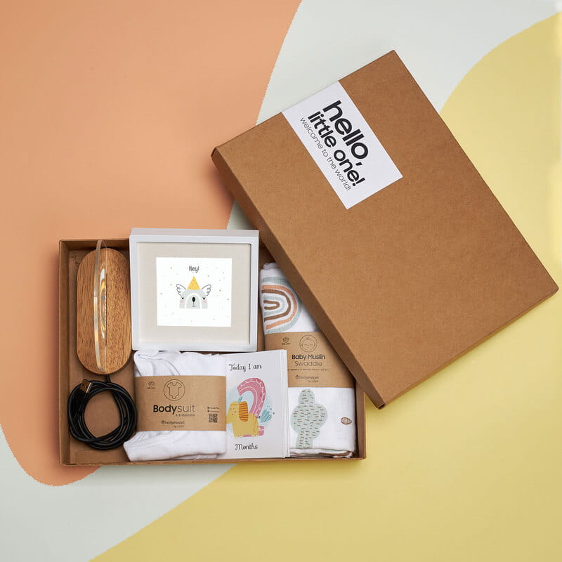 Çerçeve, Led Lamba, Zıbın, Müslin Bezi Konseptli Bebek Hediye Kutusu