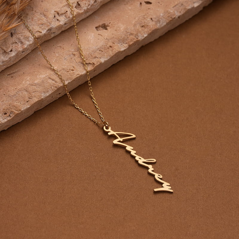 Dikey El Yazısı Tasarımlı İsme Özel Gümüş Kolye