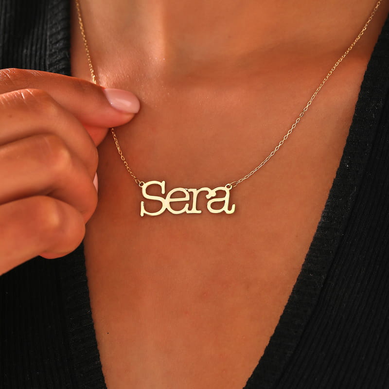 Kalın Tırnaklı Yazı Stili İsme Özel Gümüş Kadın Kolye