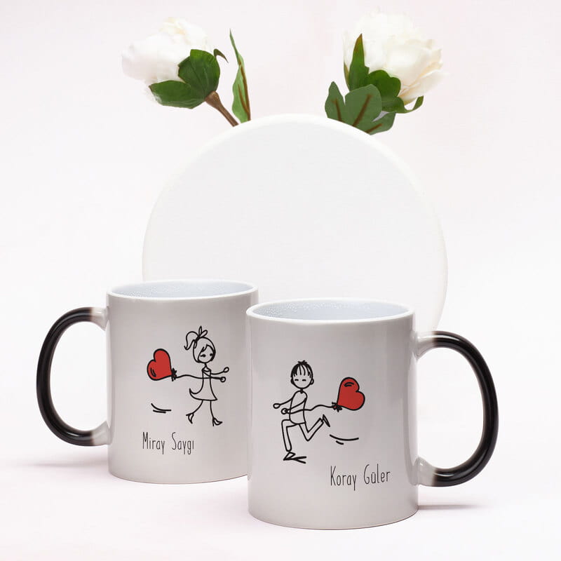 Kavuşan Sevgililer Tasarımlı 2'li Sihirli Kupa Bardak Seti