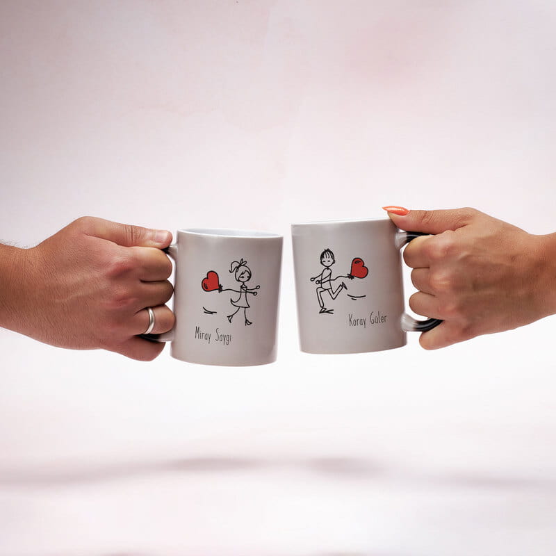 Kavuşan Sevgililer Tasarımlı 2'li Sihirli Kupa Bardak Seti