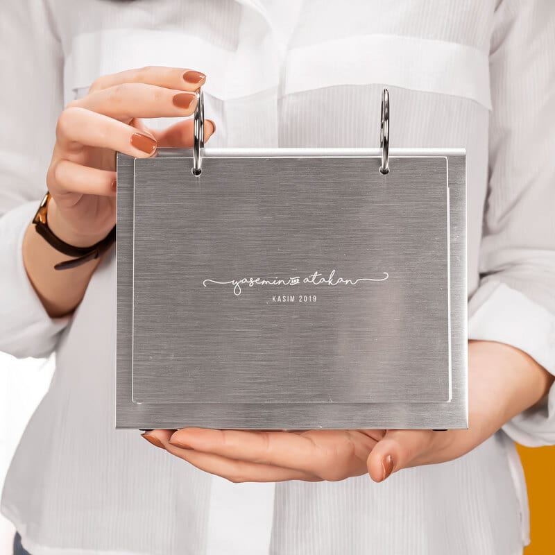 Sevgiliye Hediye 10 Fotoğraflı Masaüstü Metal Fotoğraf Albümü