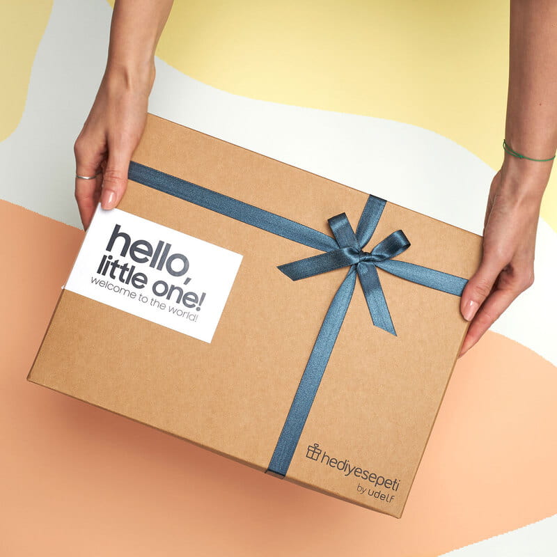 Yeni Doğan Bebek Body, Müslin, Led Lamba, Yaş Kartları Hediye Kutusu