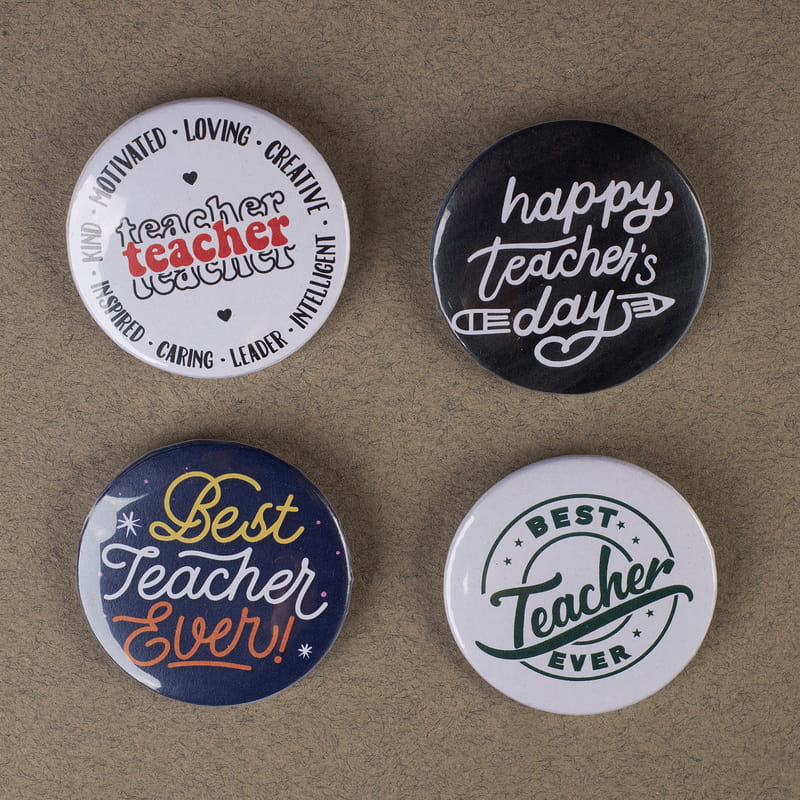 4'lü Rozet Hediyeli Öğretmenler Günü Hediye Kutusu