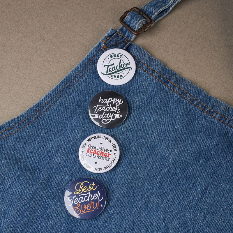 4'lü Rozet Hediyeli Öğretmenler Günü Hediye Kutusu