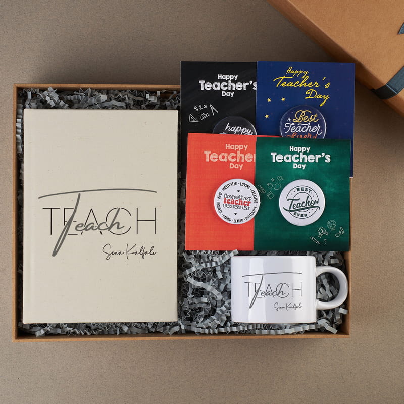 4'lü Rozet Hediyeli Öğretmenler Günü Hediye Kutusu