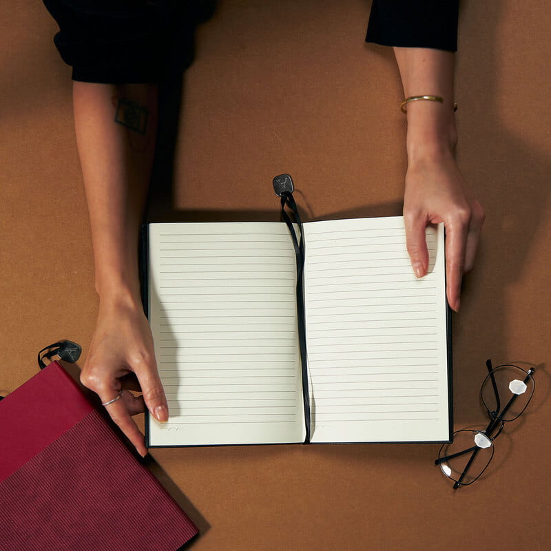 Ayraç Harf Özelleştirmeli Çift Dokulu Çizgili Defter