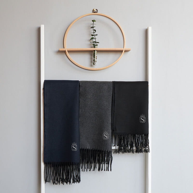 Baş Harf Nakış İşlemeli Erkek Atkısı