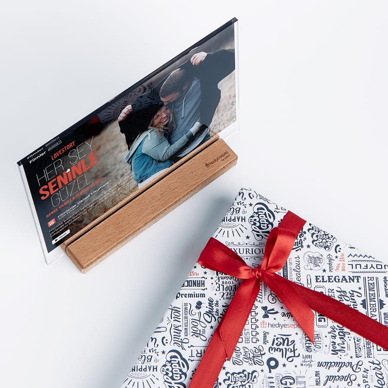 Her Şey Seninle Güzel Kişiselleştirilebilir Akrilik Film Plaketi