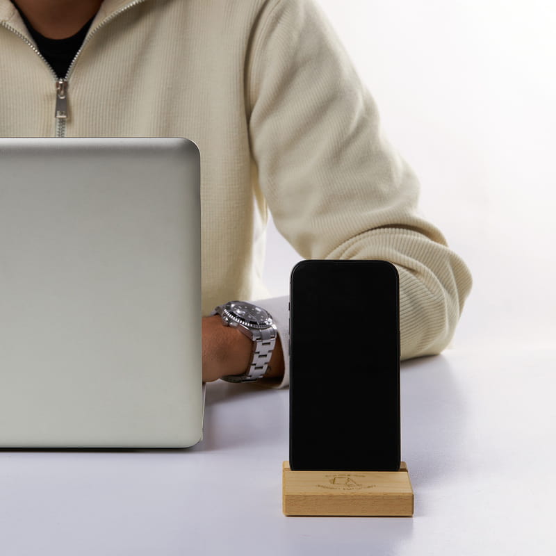 İsim ve Özelleştirilebilir Mesajlı Ahşap Telefon Tutucu