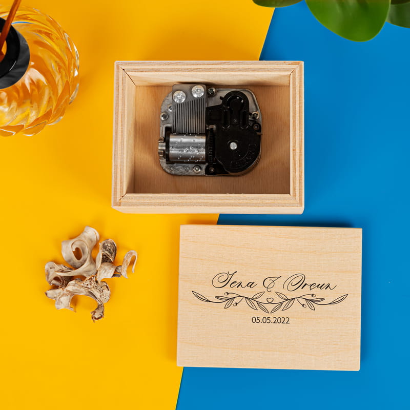 İsim ve Tarih Baskılı Ahşap Müzik Kutusu