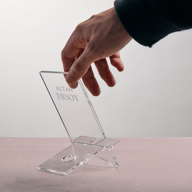 İsim Yazılı Masaüstü Cep Telefonu Standı