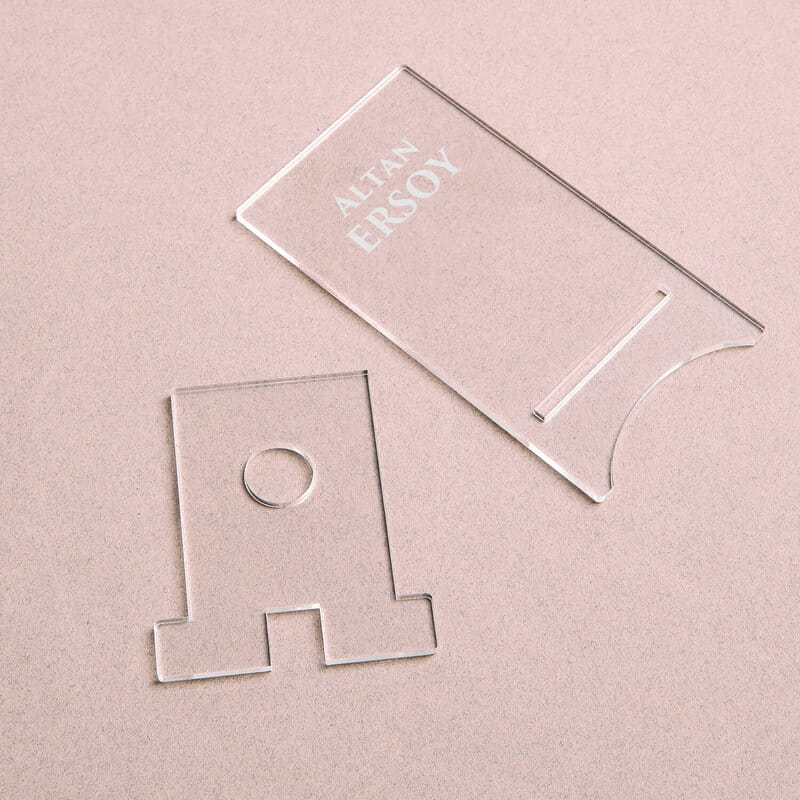 İsim Yazılı Masaüstü Cep Telefonu Standı