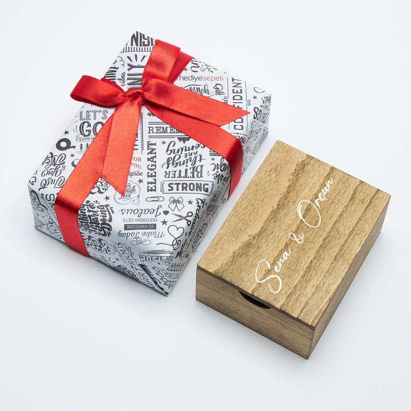 İsme Özel 14 Fotoğraflı Akordiyon Ahşap Fotoğraf Kutusu