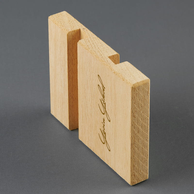 Kişiye Özel Ahşap Masaüstü Telefon Tutucu