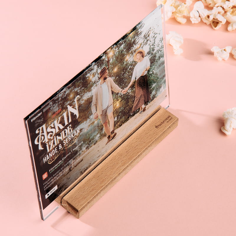 Kişiye Özel Aşkın İzinde Akrilik Film Plaketi