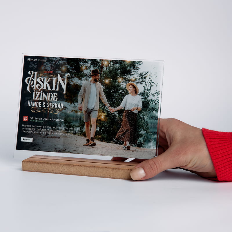 Kişiye Özel Aşkın İzinde Akrilik Film Plaketi