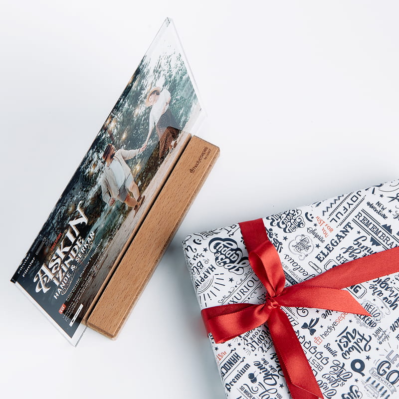 Kişiye Özel Aşkın İzinde Akrilik Film Plaketi