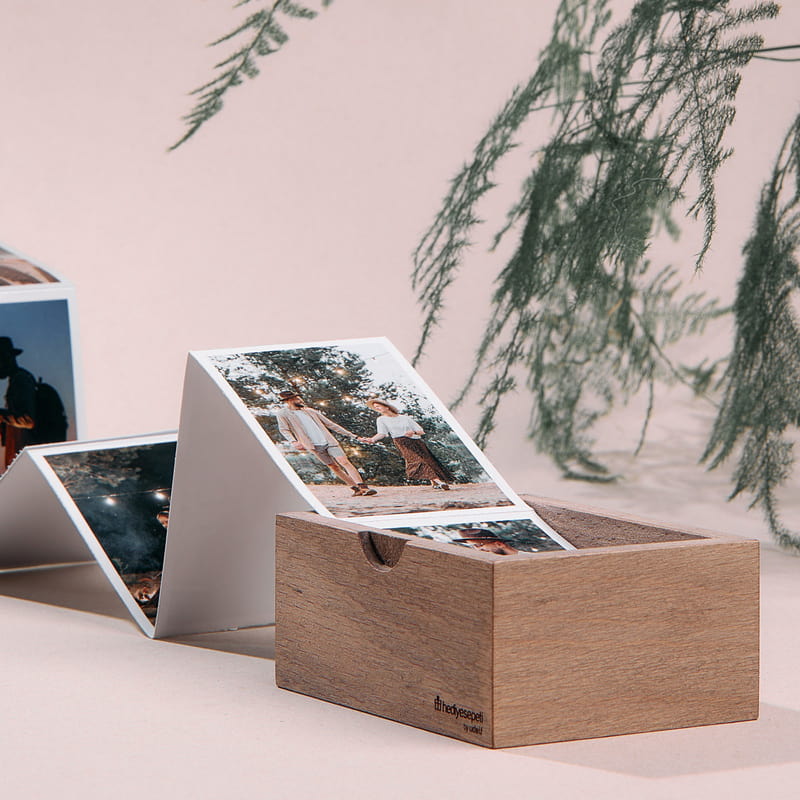 Minimal İconlar İsim Yazılı Açılır Akordiyon Fotoğraf Kutusu