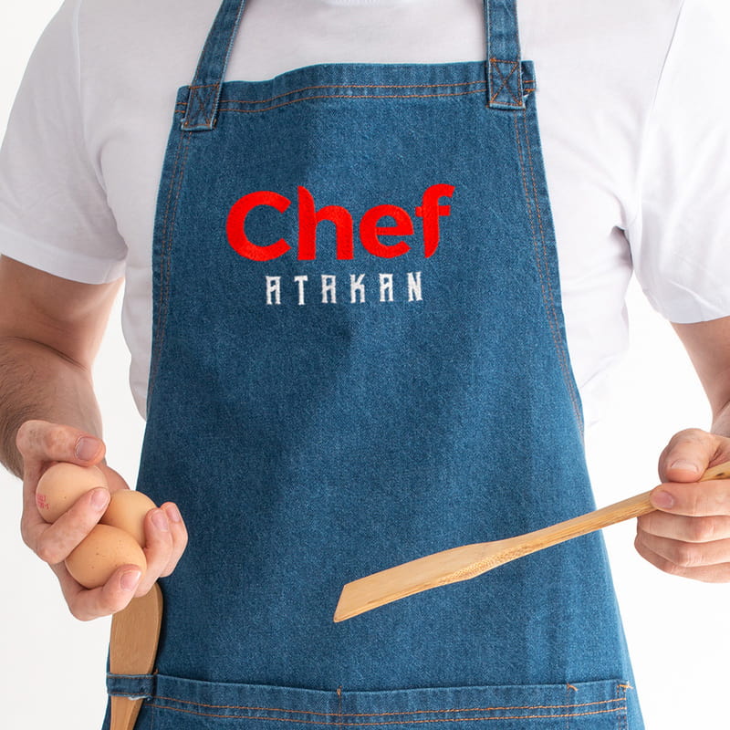 Minimal Tasarımlı Nakış İşlemeli Kot Aşçı Önlüğü