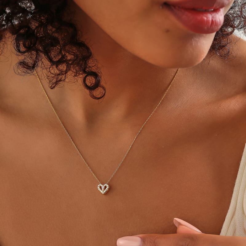 Minimal Trapez Taşlı Kalp Kolye