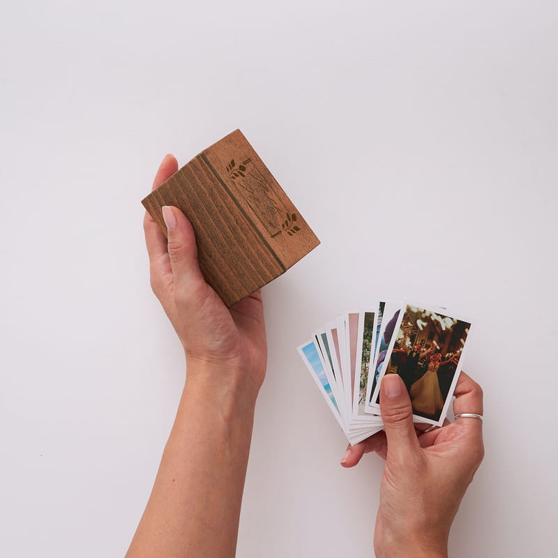 Mutlu Anlarımız 70 Fotoğraflı İsme Özel Ahşap Fotoğraf Kutusu