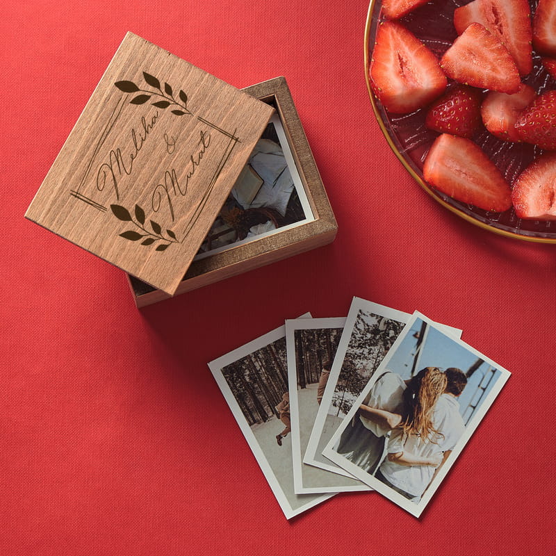Mutlu Anlarımız 70 Fotoğraflı İsme Özel Ahşap Fotoğraf Kutusu