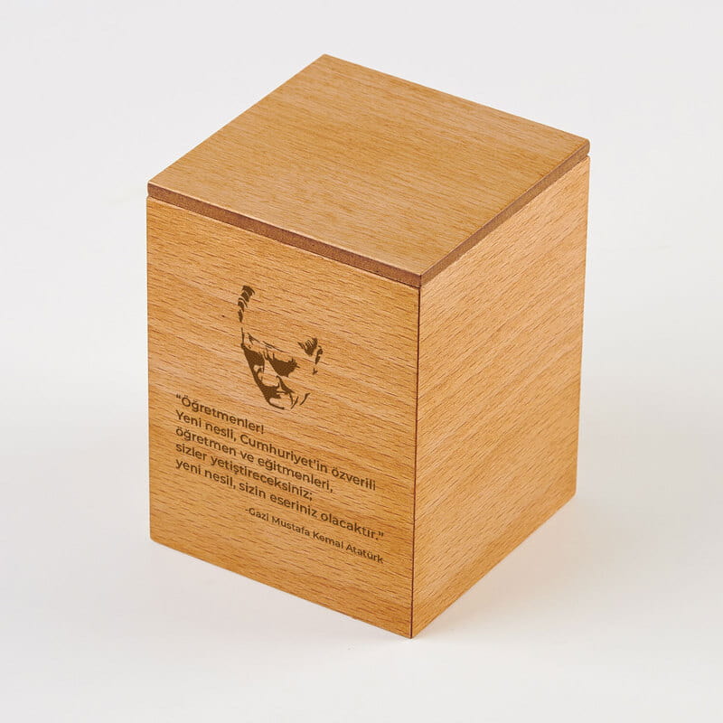 Öğretmenlere Özel Atatürk Alıntılı Ahşap Masaüstü Kalemlik
