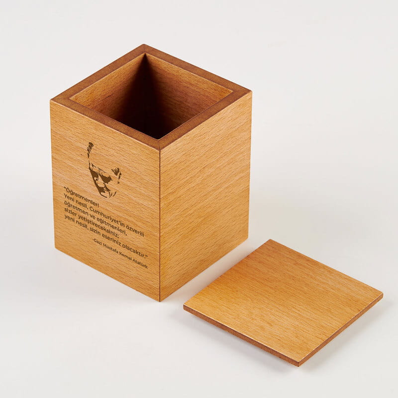 Öğretmenlere Özel Atatürk Alıntılı Ahşap Masaüstü Kalemlik