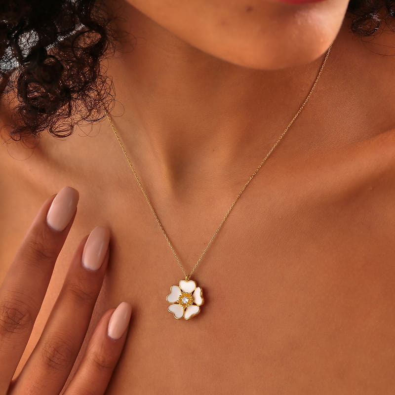 Papatya Tasarımlı Zirkon Gümüş Kolye