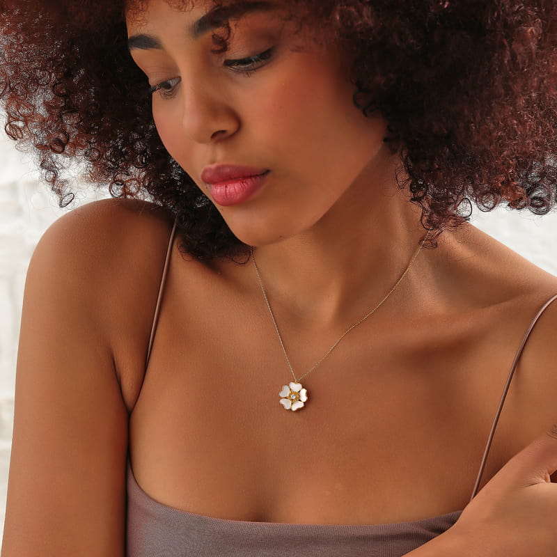 Papatya Tasarımlı Zirkon Gümüş Kolye