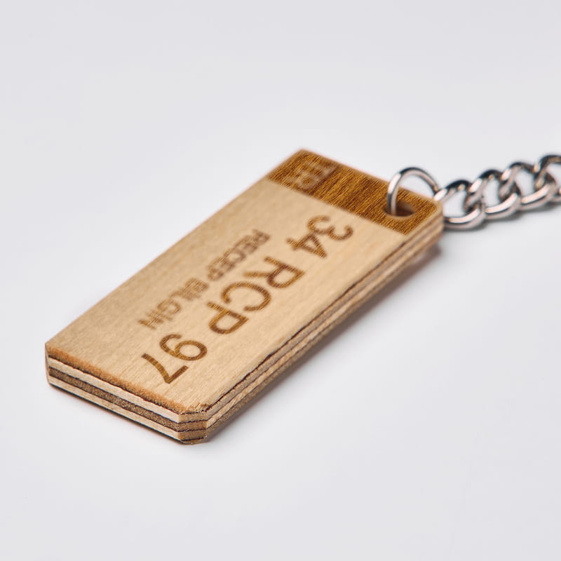 Plaka İsim Özelleştirmeli Ahşap Araba Anahtarlığı