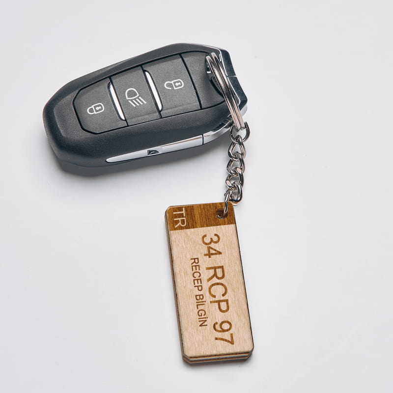 Plaka İsim Özelleştirmeli Ahşap Araba Anahtarlığı
